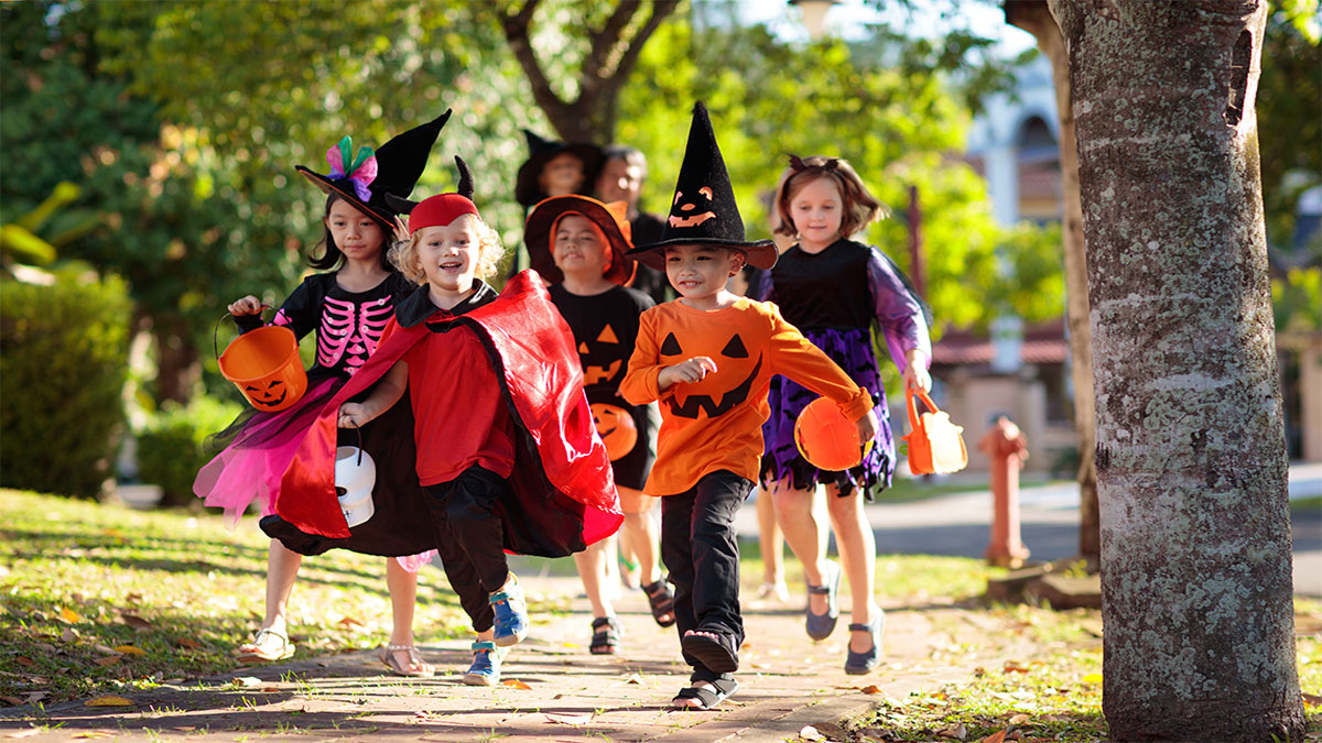 Candy Stroll at Port Clinton in Highland Park